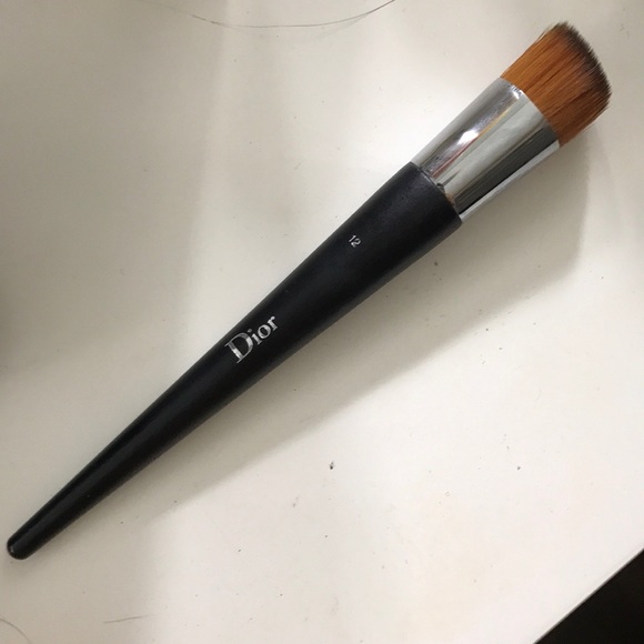 dior backstage full coverage foundation brush
